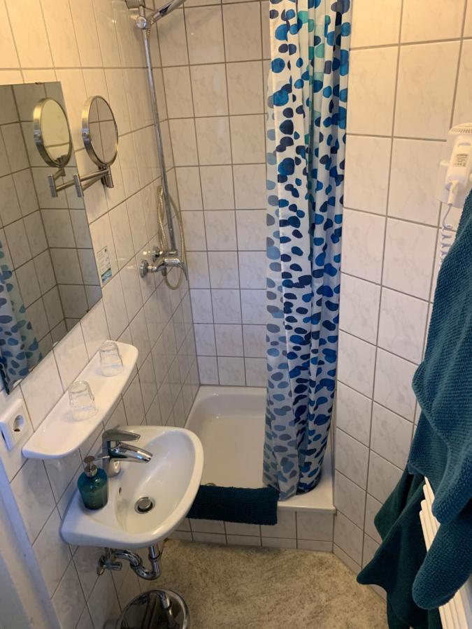 Zum Armen Mann Bed and Breakfast Düsseldorf Exteriör bild