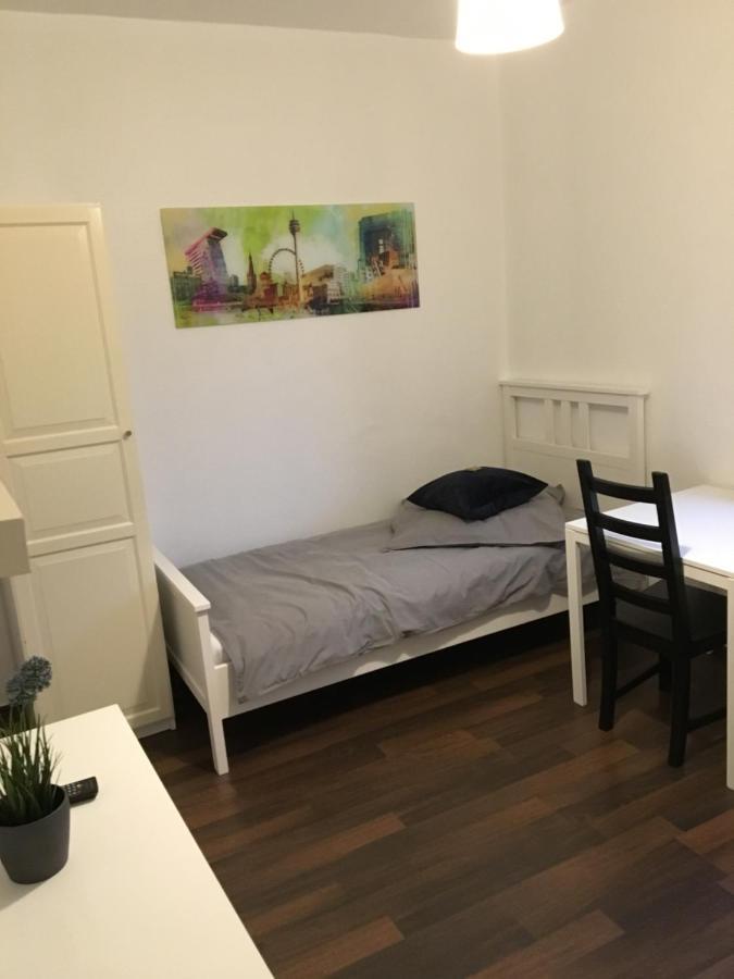 Zum Armen Mann Bed and Breakfast Düsseldorf Exteriör bild